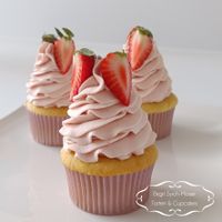 Vanille Cupcakes mit Erdbeercreme